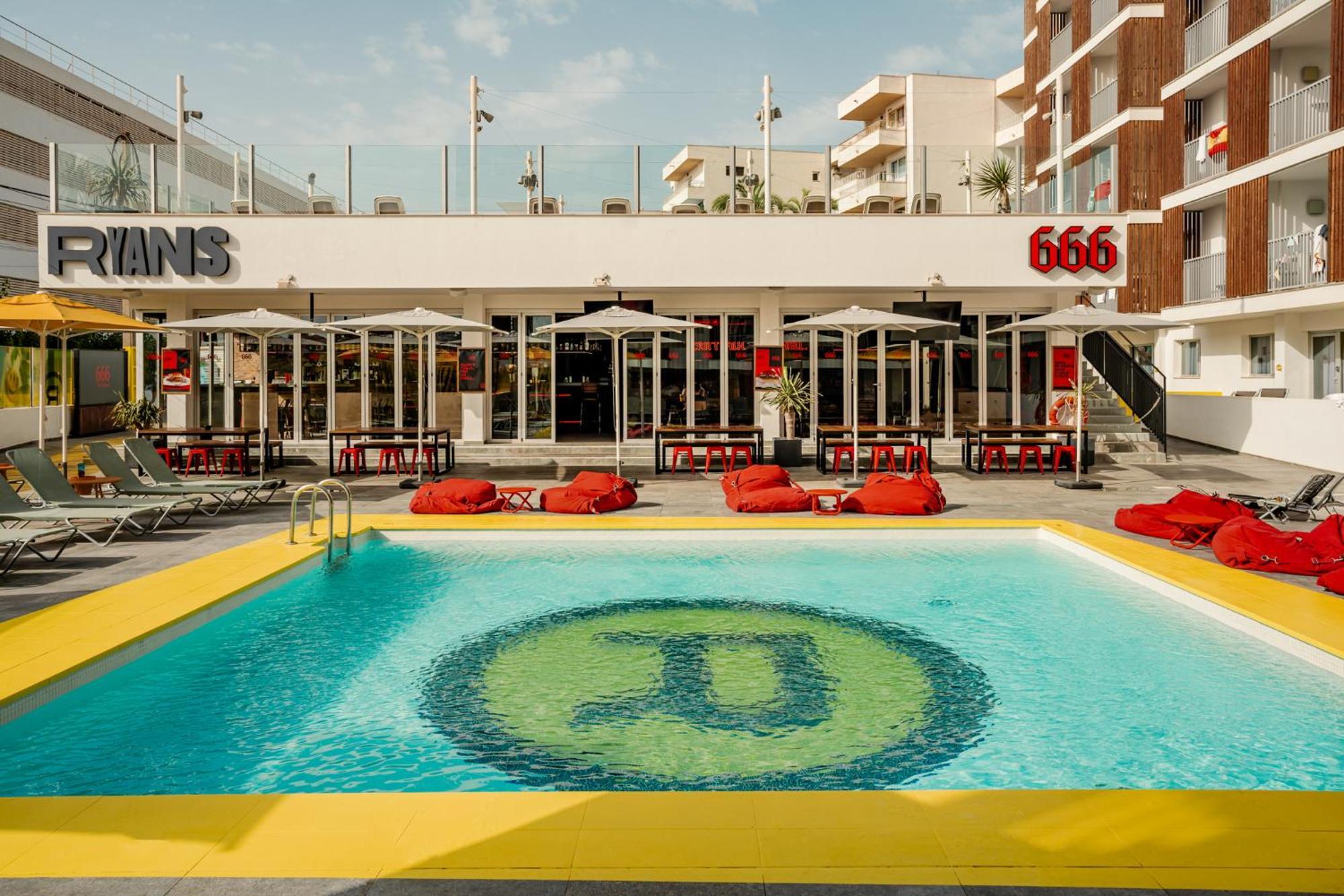 Ryans Ibiza Apartments - Only Adults מראה חיצוני תמונה