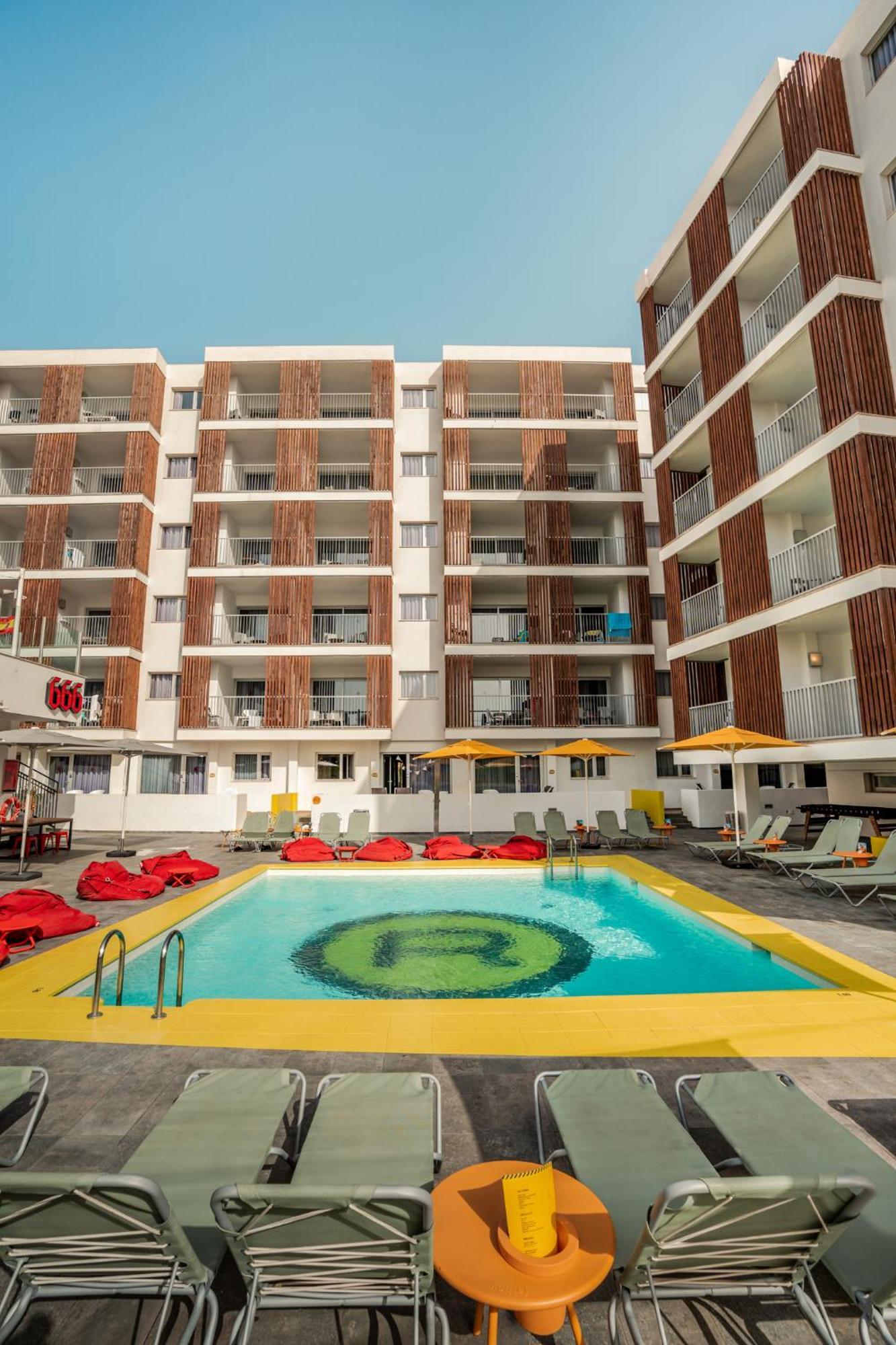 Ryans Ibiza Apartments - Only Adults מראה חיצוני תמונה